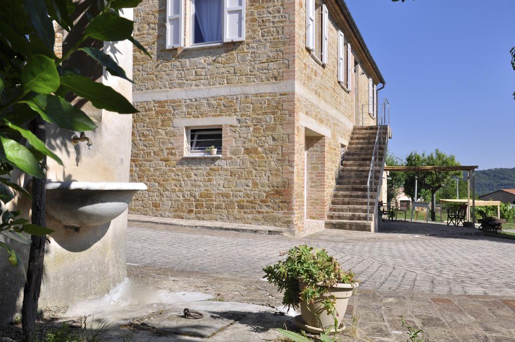 Tuttaterra Pensionat Serra San Quirico Eksteriør billede
